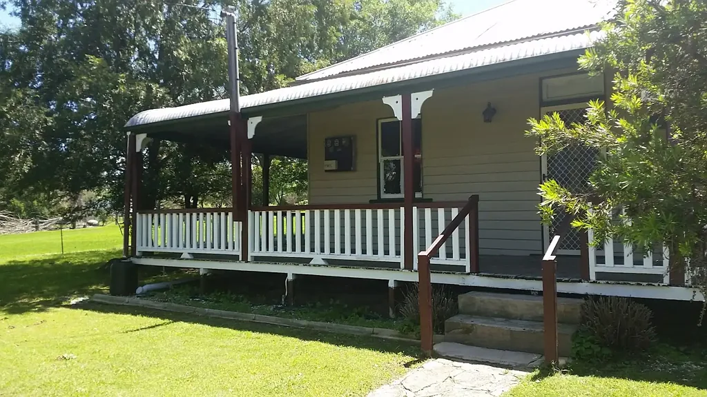 Bundarra 4غرفة نوم Grande Old Character Home -  In a Quiet Country Town