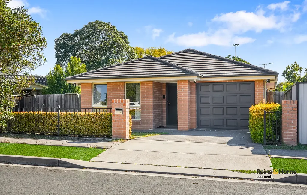 Minto 4બેડરૂમ Stunning Family Home in Perfect Location! Granny flat opportunity ( S T C A )