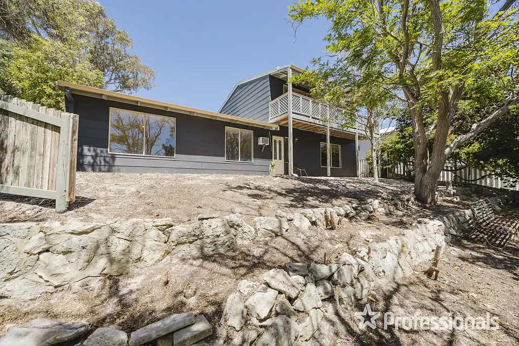 8 Theydon Grove, Two Rocks, WA 6037