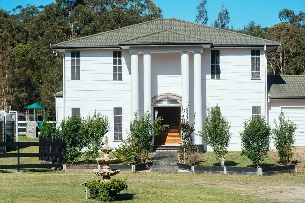 Moonee Beach 6房  French Provincial Country Home | Coastal Elegance Meets Country Charm