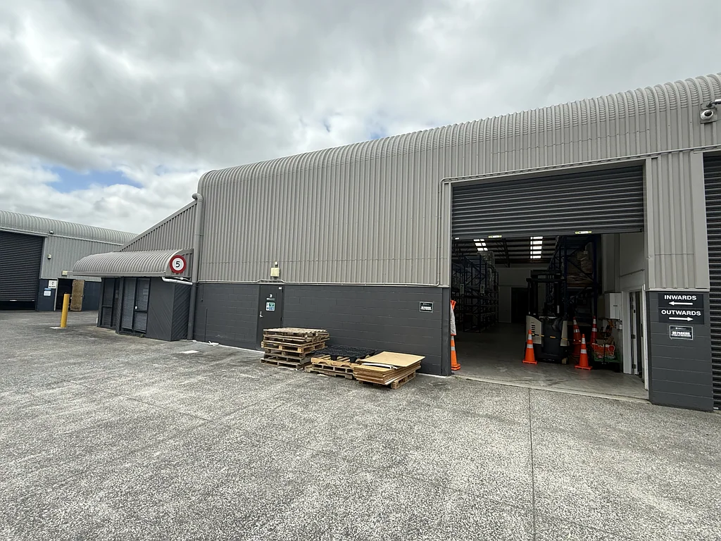 Wiri Refurbished 420sqm industrial unit – Available now