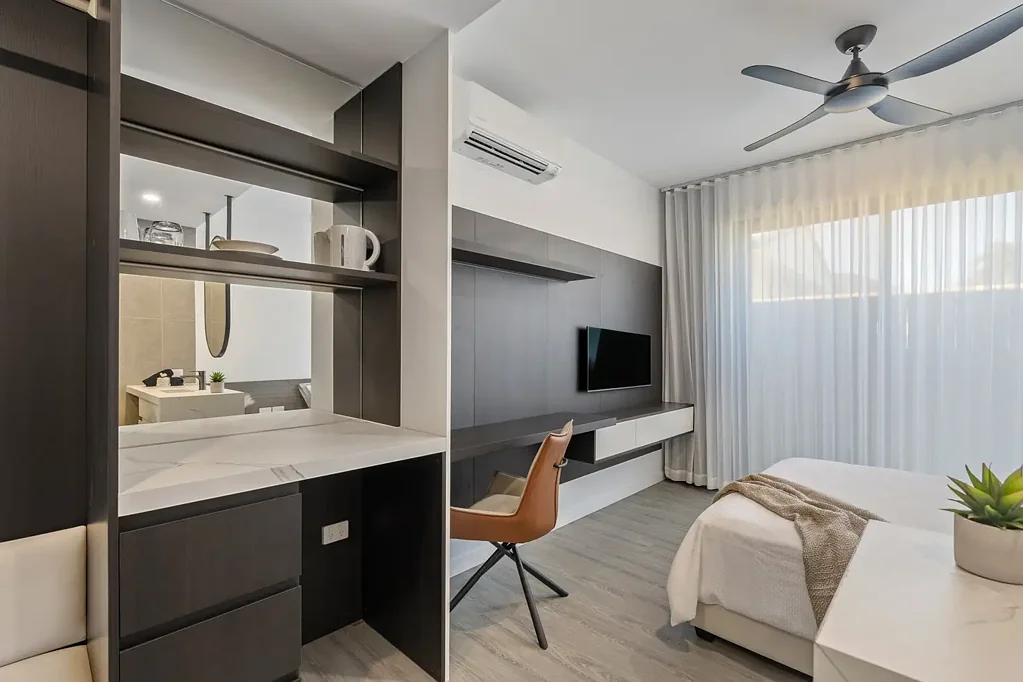 Hotel Style Living In An Executive Suite (Fully Furnished; Includes Utilities)