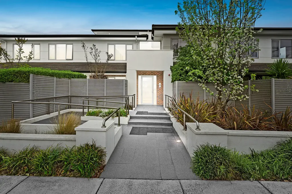 Chadstone 2Moenga Modern Comfort & Unbeatable Location - Your Chadstone Lifestyle Awaits!
