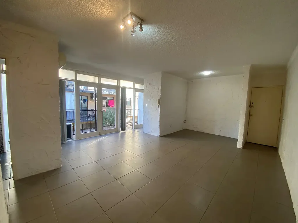 Convenient 1st Floor Unit!
