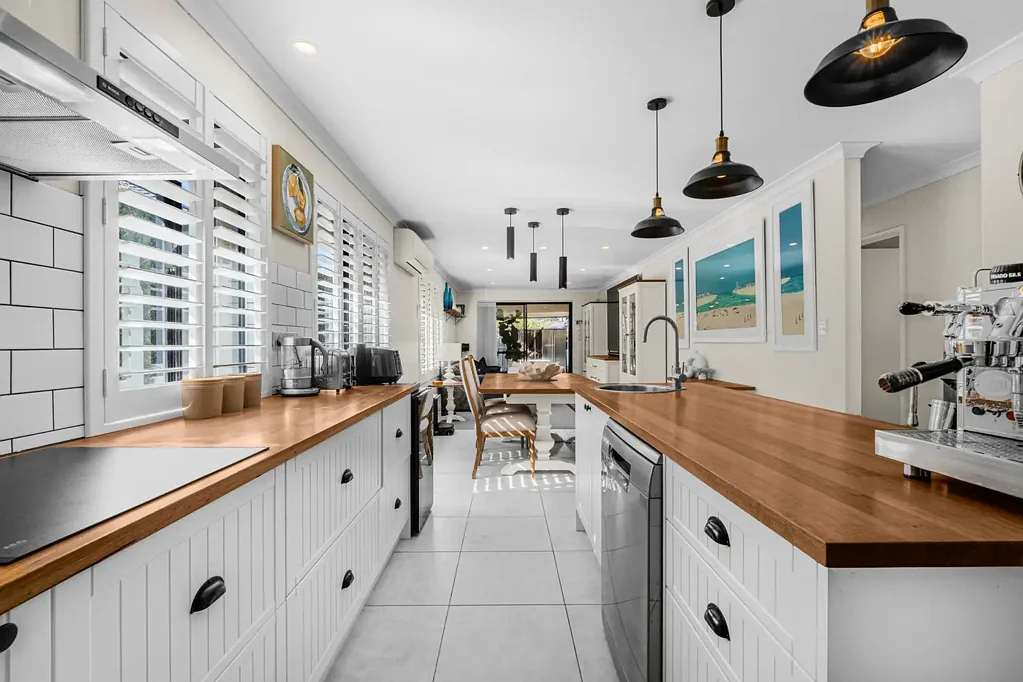 Ellenbrook 3Phòng ngủ Modern Living with Stylish Renovated Finishes