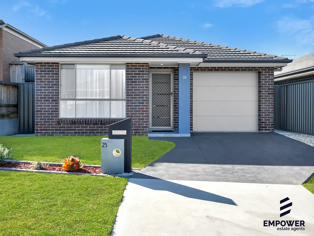 25 Hester Avenue, Claymore, NSW 2559
