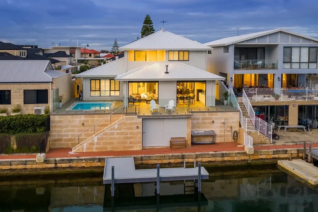 Wannanup 4房  Luxury Canal Living at Its Finest - 56 Avocet Island Quays, Wannanup
