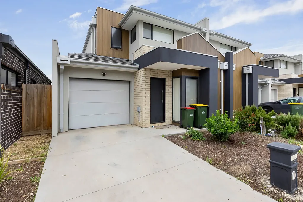 Wallan 4બેડરૂમ MODERN FOUR BEDROOM TOWNHOUSE