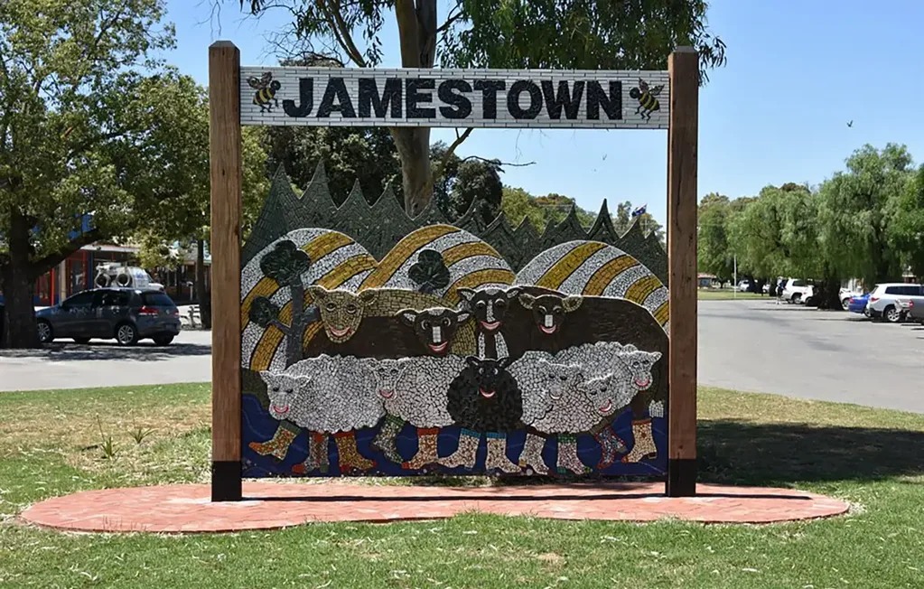 3 Wolfe Street, Jamestown, SA 5491