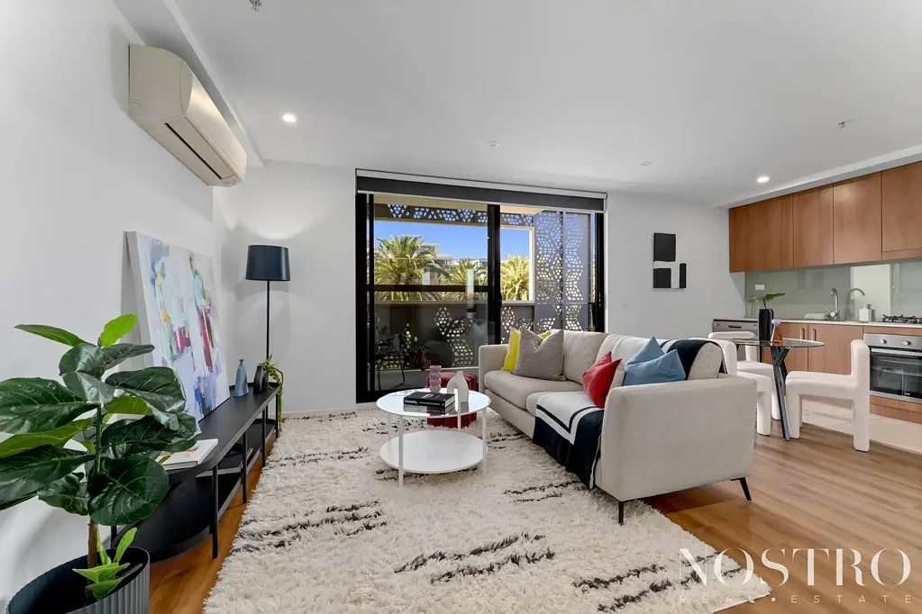 Essendon 1Zimmer Cafes, shops and public transport all at your front door - what more could you want !