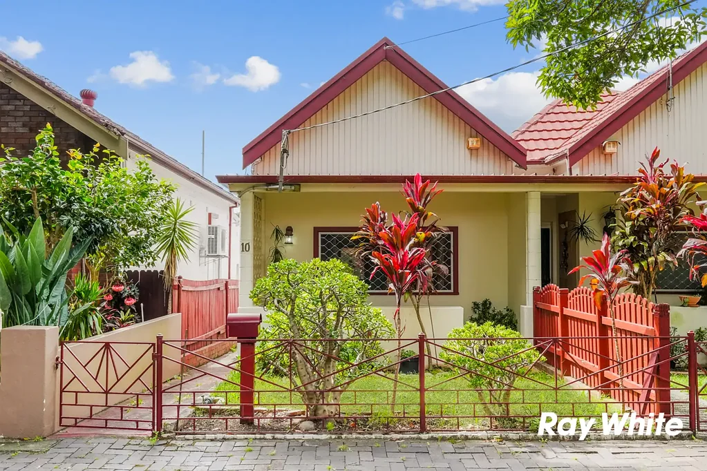 Marrickville 3બેડરૂમ Exceptional Opportunity for Future Potential with Two Street Access