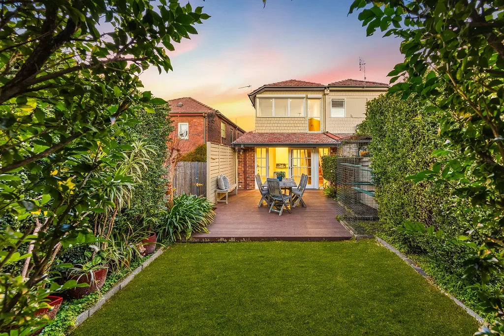 Cammeray 3कमरा Art Deco elegance opening to a landscaped north facing backyard