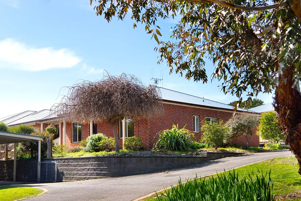 Campbells Creek 2ਬੈੱਡਰੂਮ Smartly presented unit in a tightly held complex with a country feel.