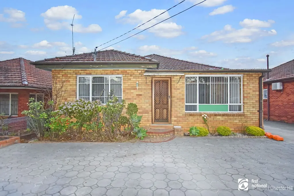 GREAT LOCATION! 3 BEDROOM BRICK HOME