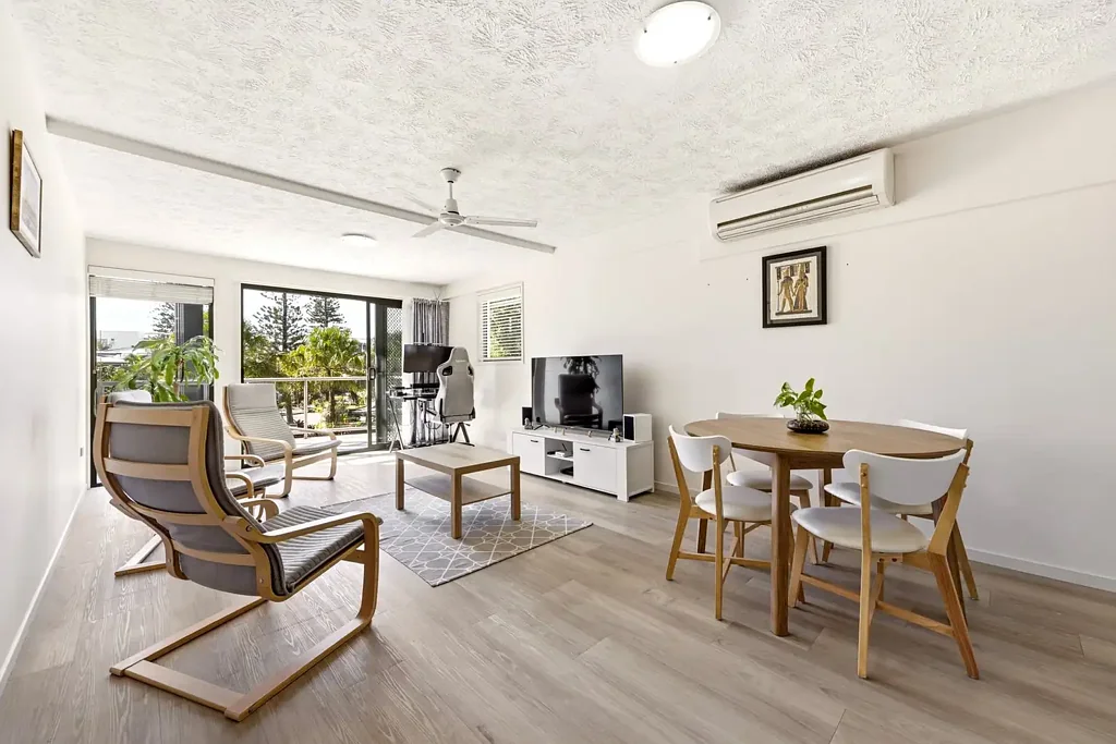 Parrearra 3房  Elevated Coastal Living Across Two Levels