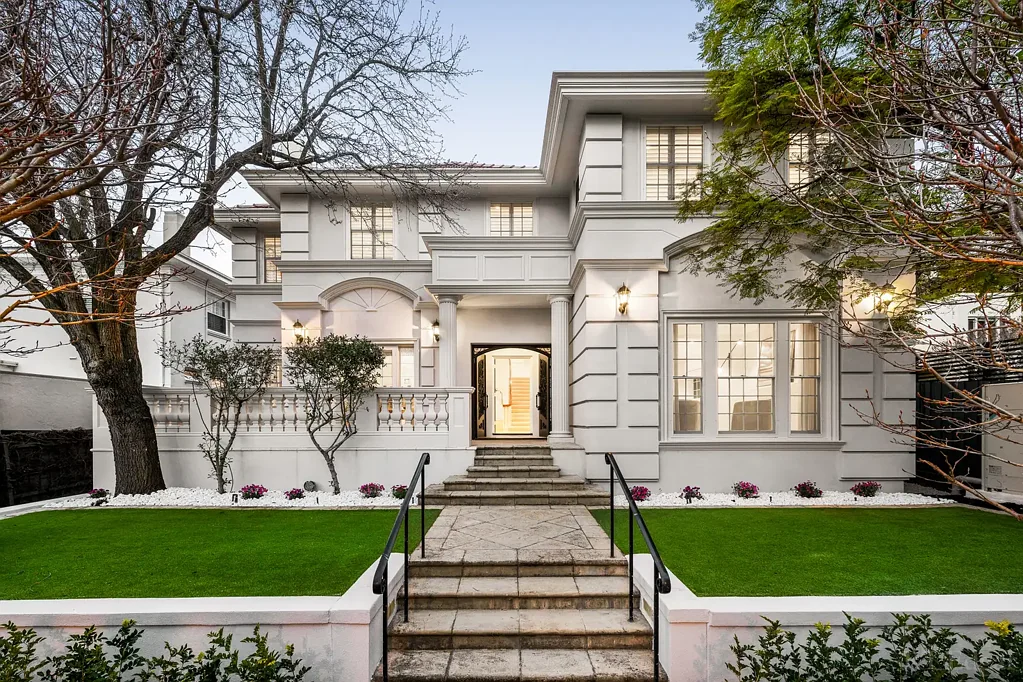 Toorak 4Phòng ngủ Exceptional Family Elegance In Exclusive Cul-de-Sac