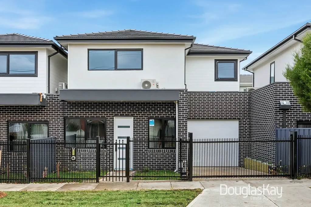 Brand New Modern Townhouse in Prime Sunshine Location