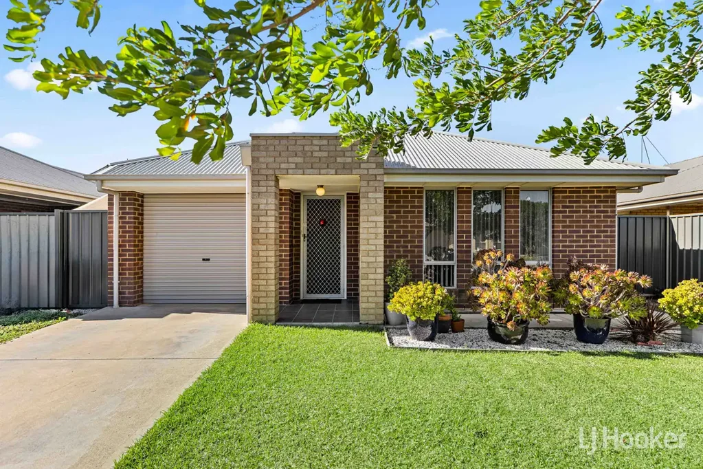 Munno Para West 3 Bedroom Quality Home in Quiet Court Location