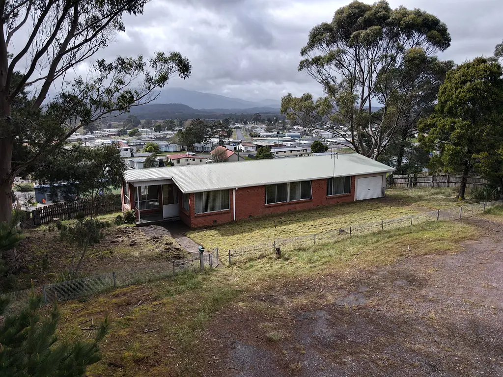 Zeehan 4Habitaciones Spacious Four-Bedroom Home on Expansive 9,776m² Block!