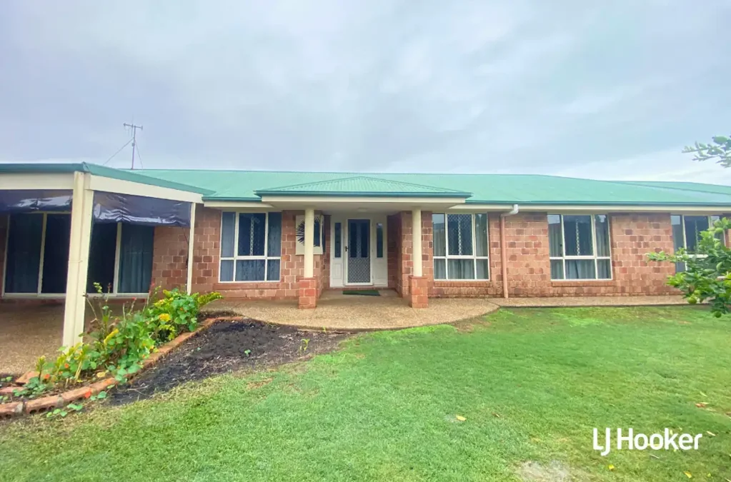 5 BEDROOM PLUS STUDY COASTAL HOME