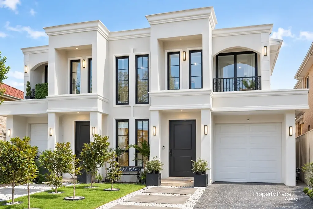 Revesby 4 Slaapkamer Timeless French Provincial Family Home