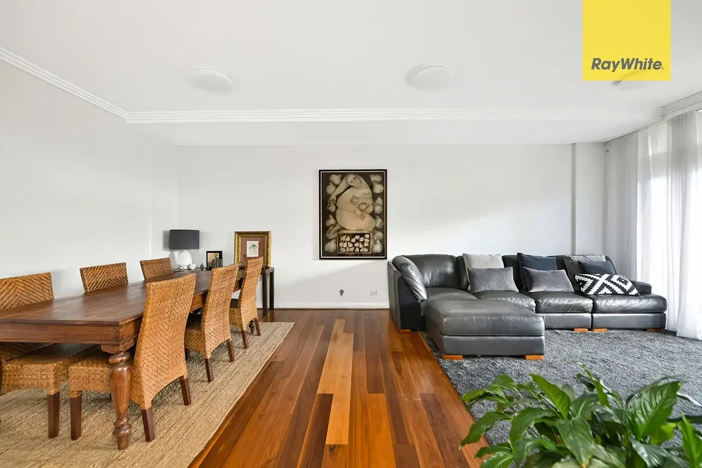 Meadowbank 3 Bedroom Oversized Family Apartment Bathed in Northern Sunlight
