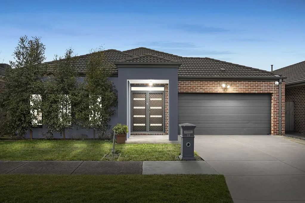 South Morang 4 Bedroom Contemporary Family Living in the Heart of Mill Park Lakes