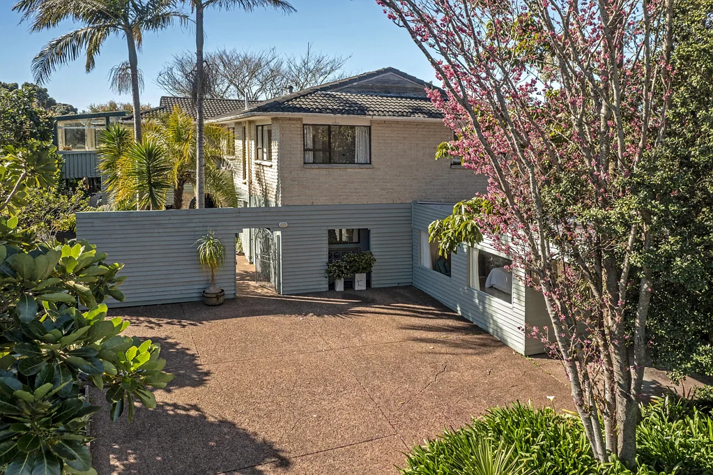Torbay 4 Slaapkamer Big House, Big Opportunity on 809sqm Freehold