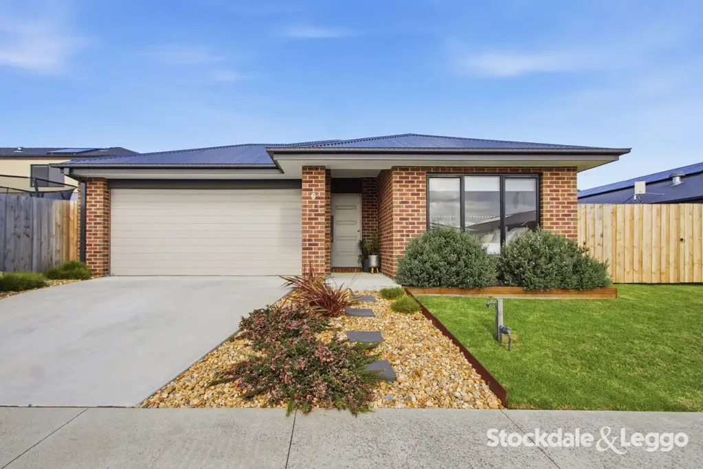 Yinnar 4房  Sensational Brick Home - Ready For Living