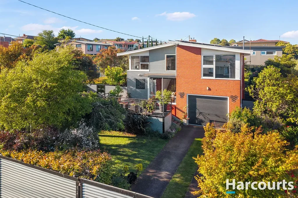 Devonport 4房  Stylish Family Home with Character, Space & Versatility