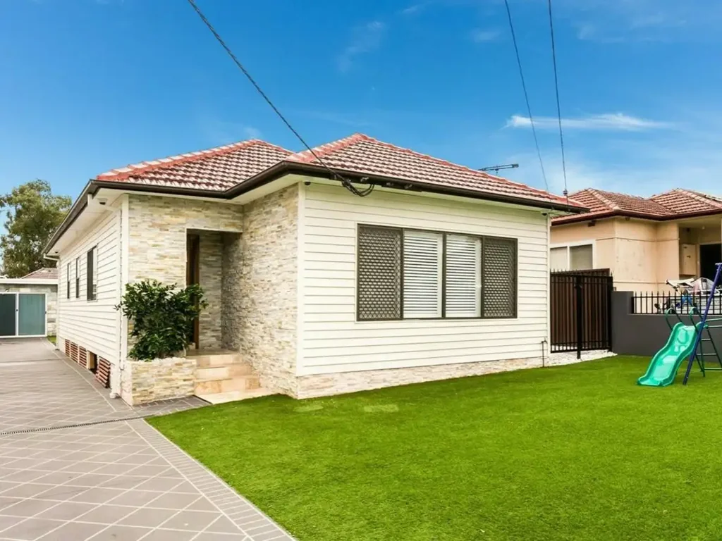 REFURBISHED FAMILY HOME