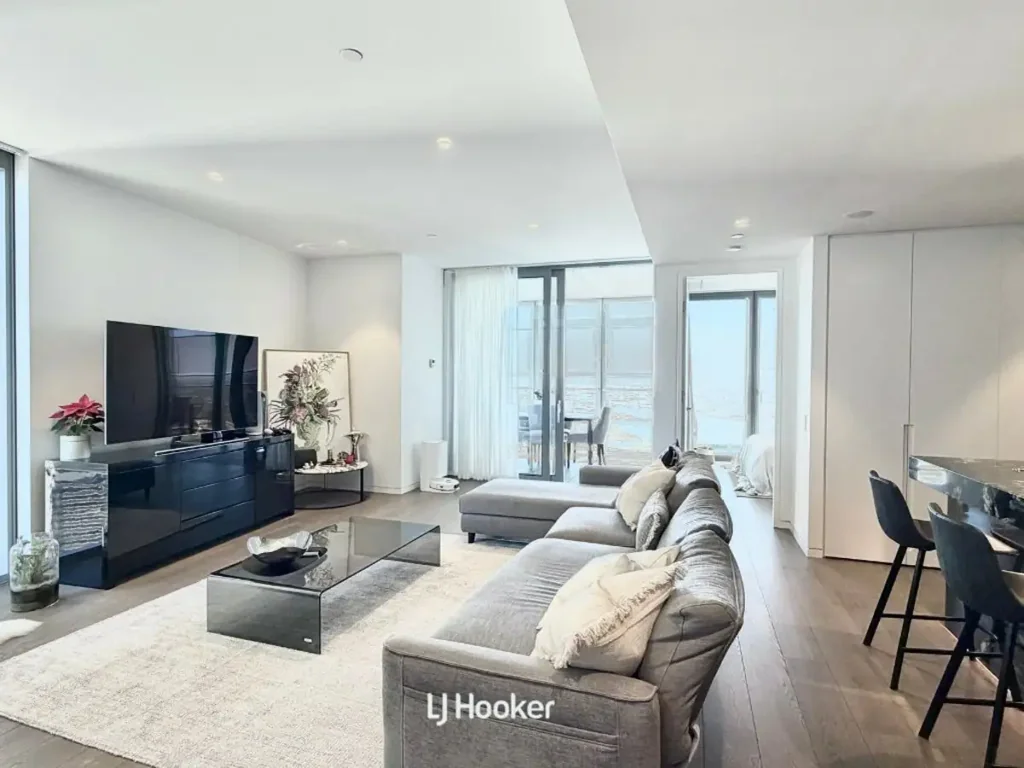 Barangaroo 2房 壮丽水景城市 37层高耸 现代Miele厨房 宽敞阳光空间 顶级滨水设施 便捷交通餐饮 Elevated Waterfront Living at One Sydney Harbour
