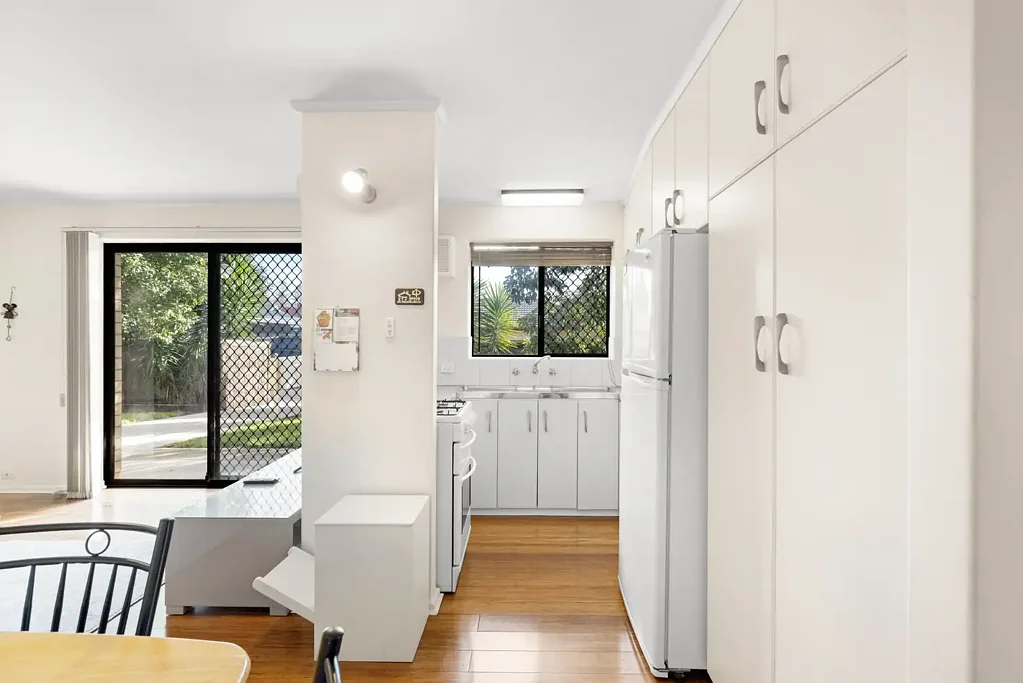 Well Located Unit In Glenelg North!