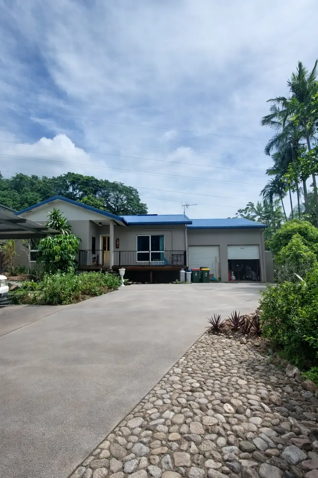 Caravonica 5房  Large Elevated Family Home