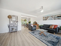 UNIT 6/271 Christine Avenue, Varsity Lakes