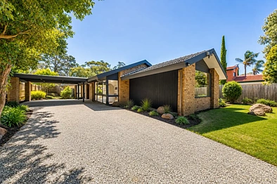 Wheelers Hill 5ਬੈੱਡਰੂਮ Contemporary Elegance on a Generous 869m² Allotment in Wheelers Hill