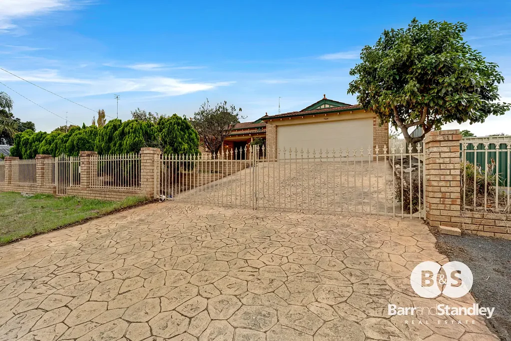 Waroona 4房  Spacious Family Home in the Heart of Waroona