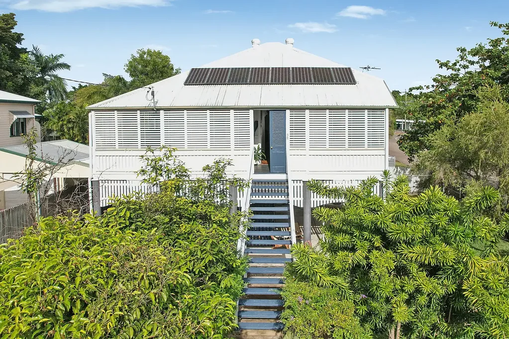 Hermit Park 3कमरा Classic character home with space to enjoy