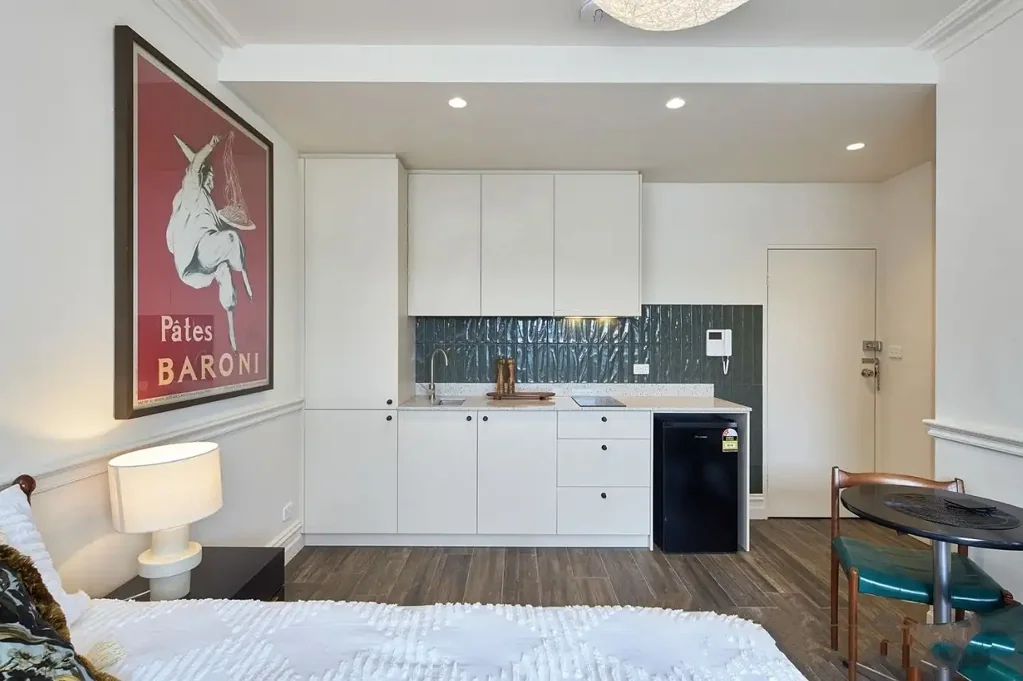 Beautifully Transformed European Style Studio - FURNISHED