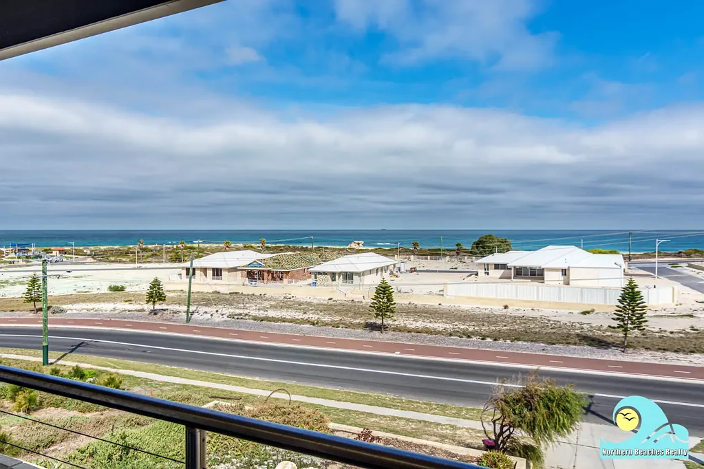 Two Rocks 4房  BIG BLOCK, BIG VIEWS, BIGGER POTENTIAL - BRING YOUR VISION – THIS COASTAL OPPORTUNITY AWAITS