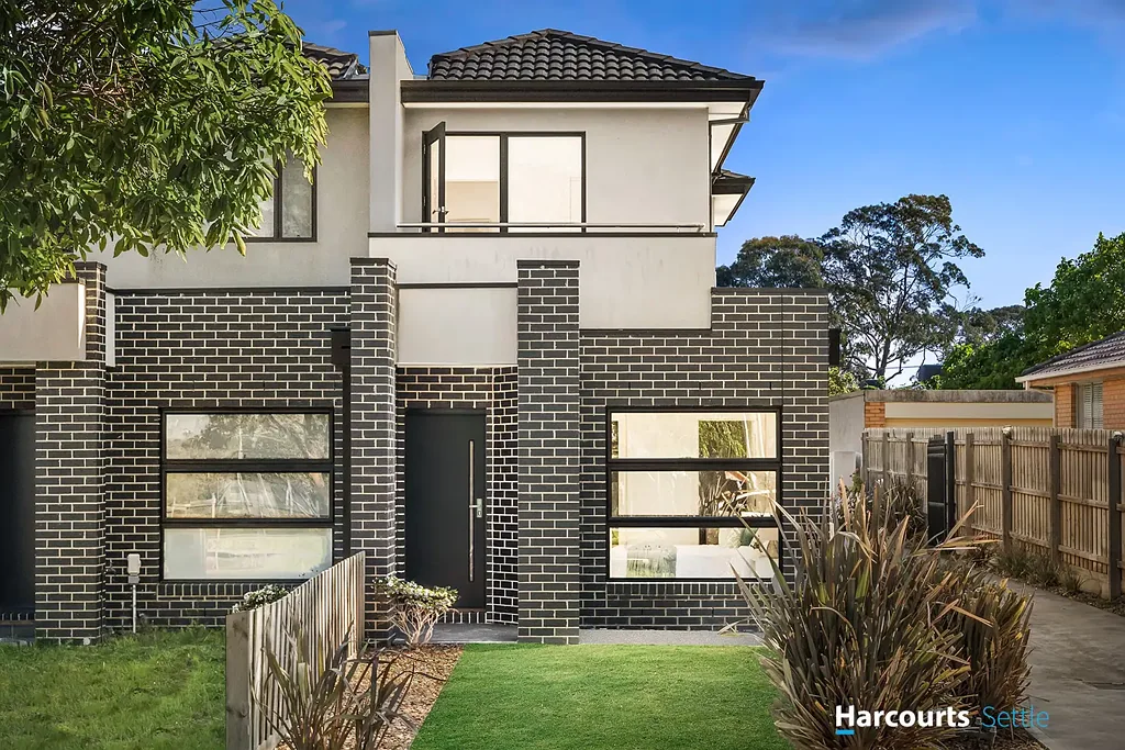 Chadstone 3બેડરૂમ Convenient Chadstone Pocket - Renovated Townhouse with a Practical Layout