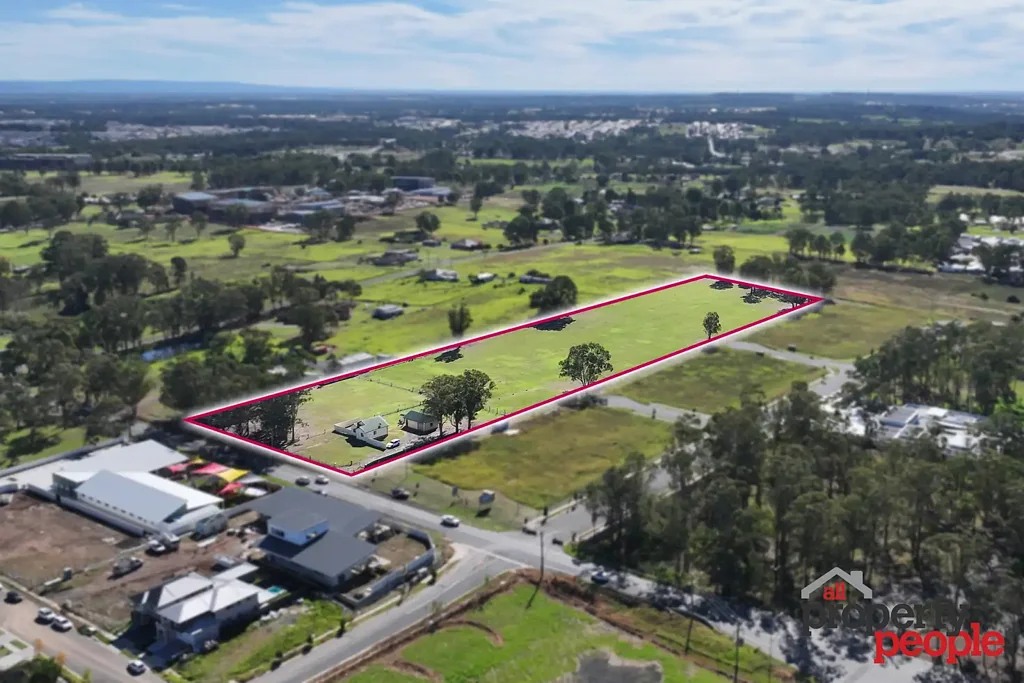 Leppington 3房 6.69英亩R3土地 高度限21米 增长区域潜力大 邻近Leppington村 学校与交通便捷 Prime R3 Development Opportunity – 6.69 Acres in the Heart of Leppington
