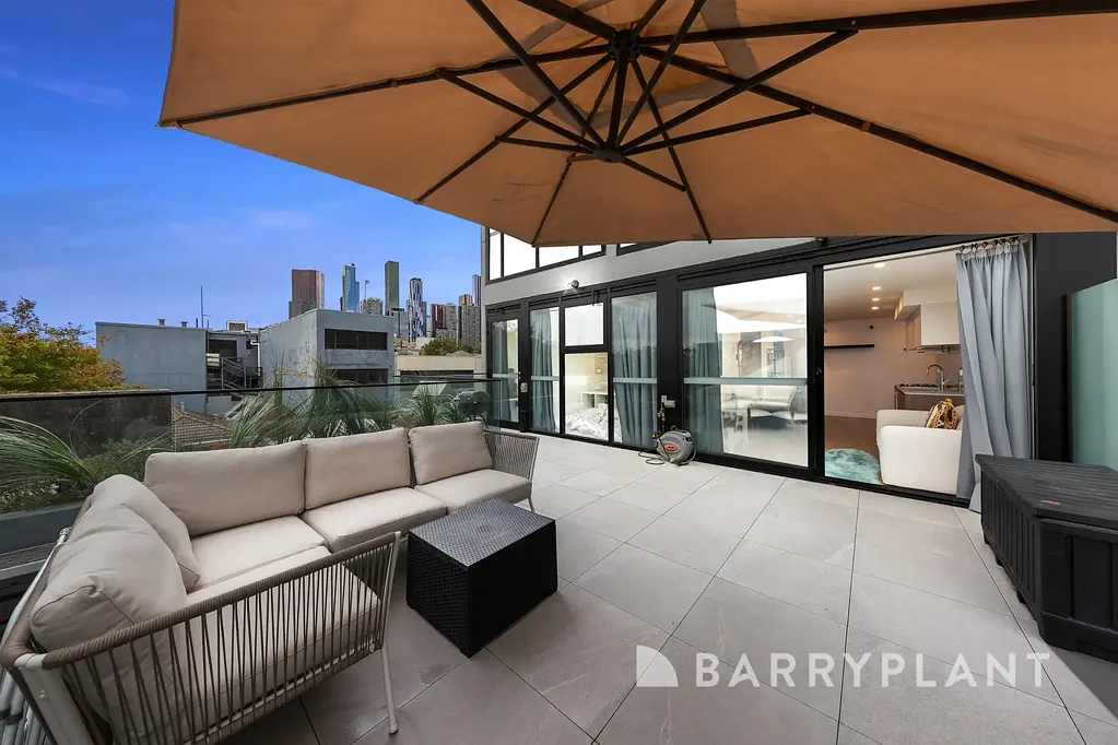 West Melbourne 2Zimmer Rare Inner-City Offering with Massive Terrace and City Views