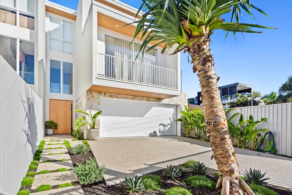 Palm Beach 4ਬੈੱਡਰੂਮ Architect-Designed Luxury – Pool, Rooftop & Lifestyle Wow! Now Offers Over $2,759,000