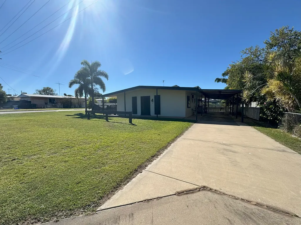 8 Davey St, Moura, QLD 4718