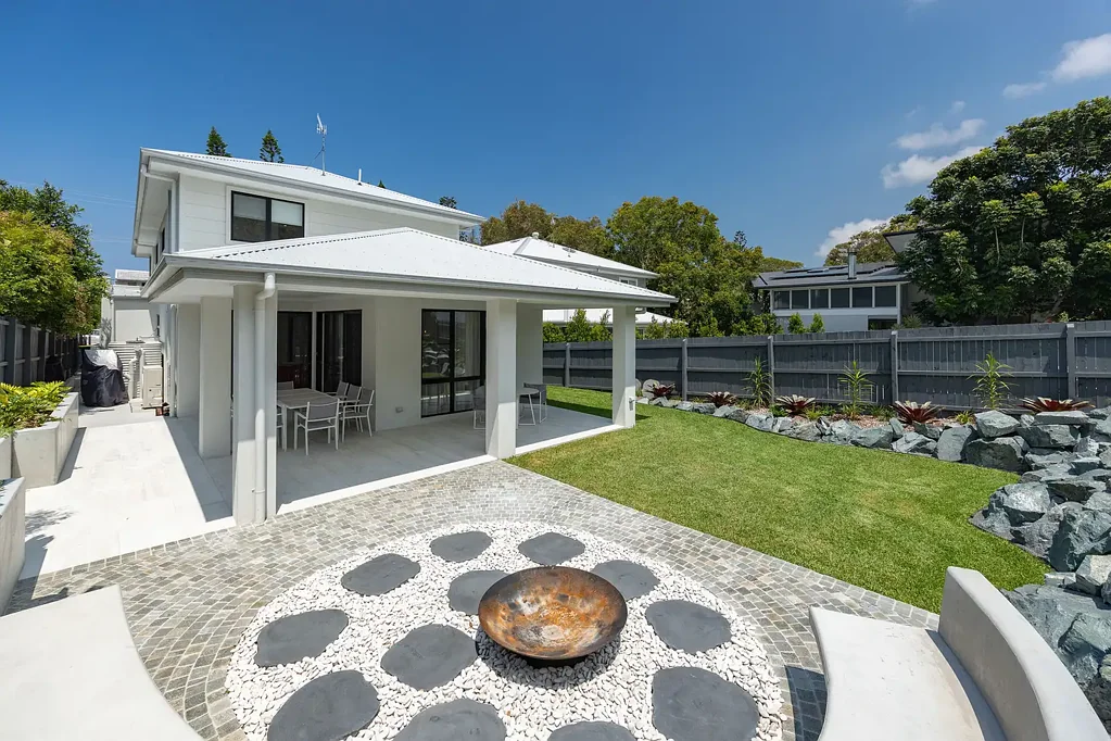 Blueys Beach 4ห้องนอน Luxury Coastal Living Just Footsteps from Blueys Beach