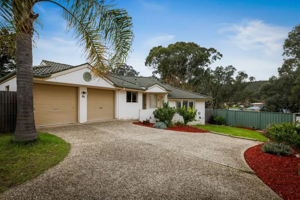 Comfortable Living in Quiet West Albury Court