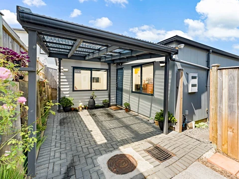 10B Kaimai Avenue, Massey, Waitakere City