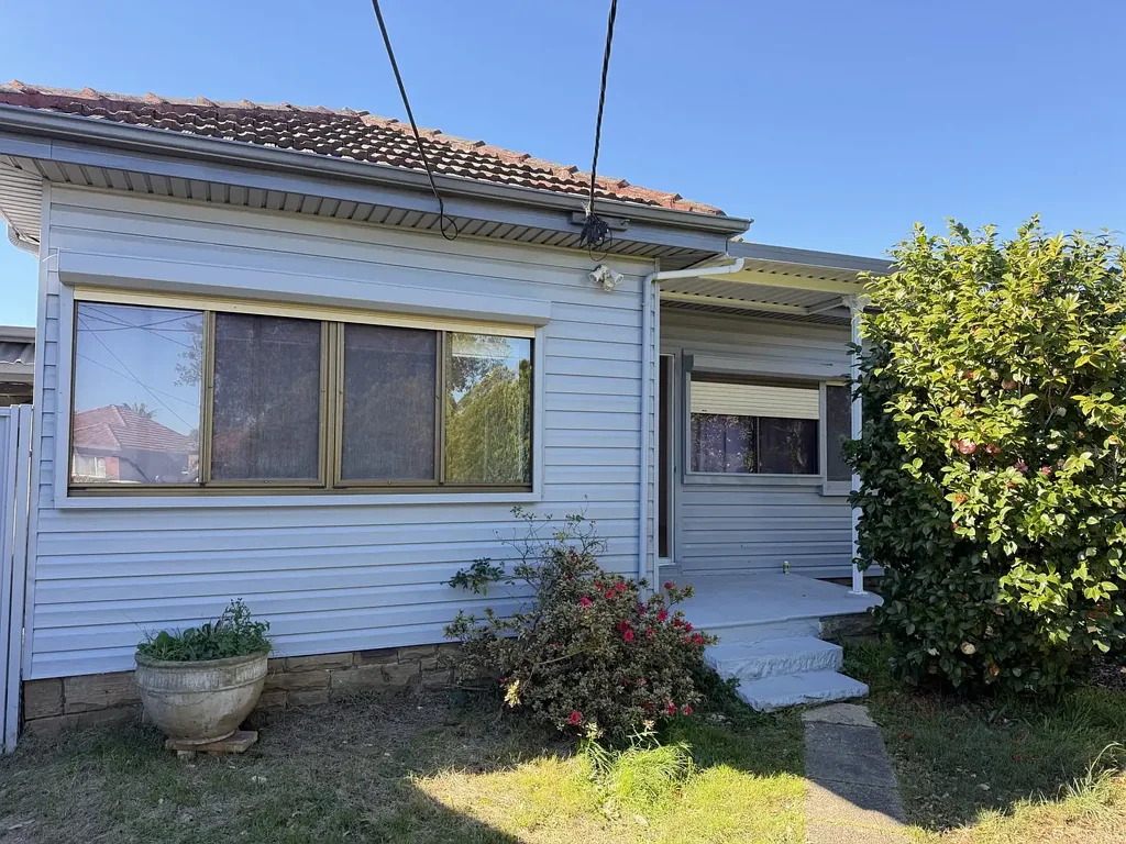 Freshly Renovated Family Home in Convenient Peakhurst Location