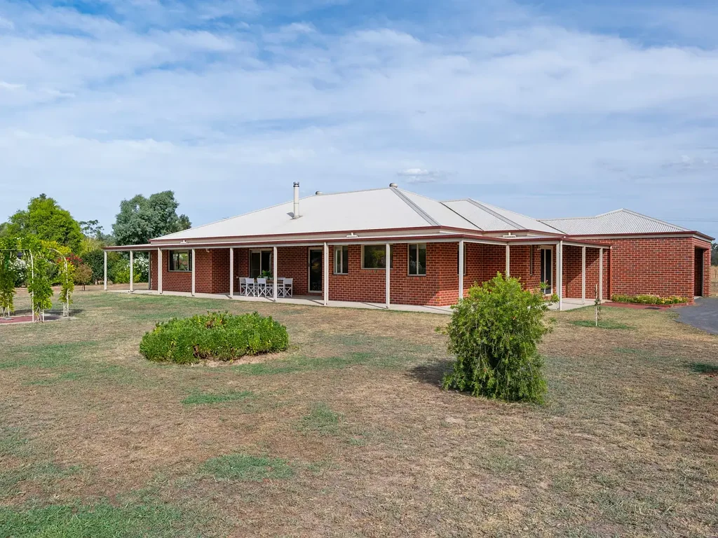 Benalla 4Phòng ngủ Spacious Family Living on 1.1 Acres - Minutes from the CBD!